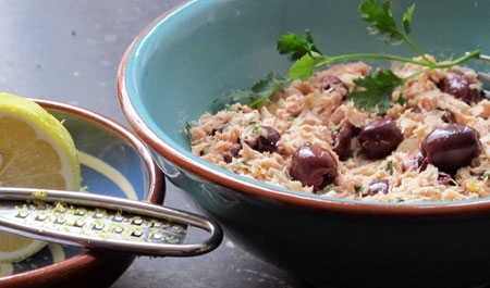 Tapa tonijnsalade met citroen en olijven