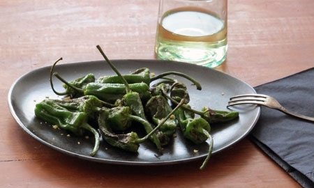 Tapas. Pimientos del padron